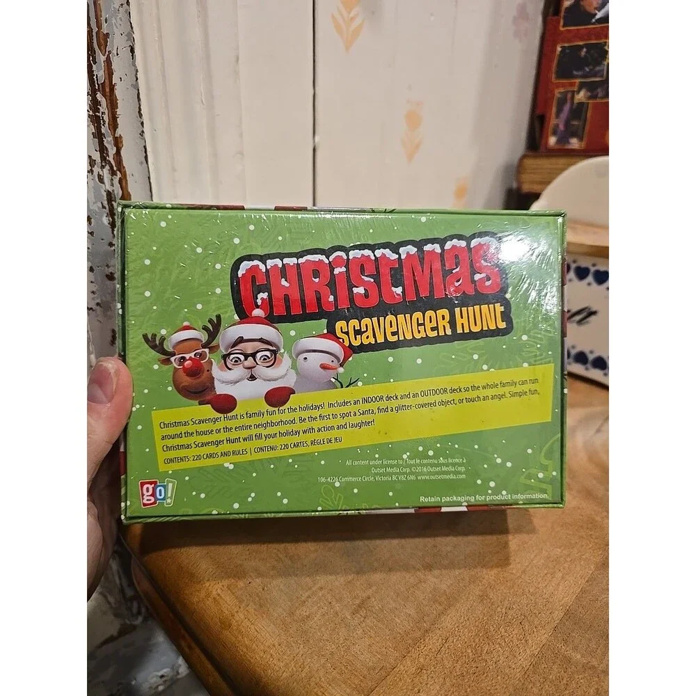 Christmas Scavenger Hunt Game - Includes 220 Cards with Holiday Themed Objects